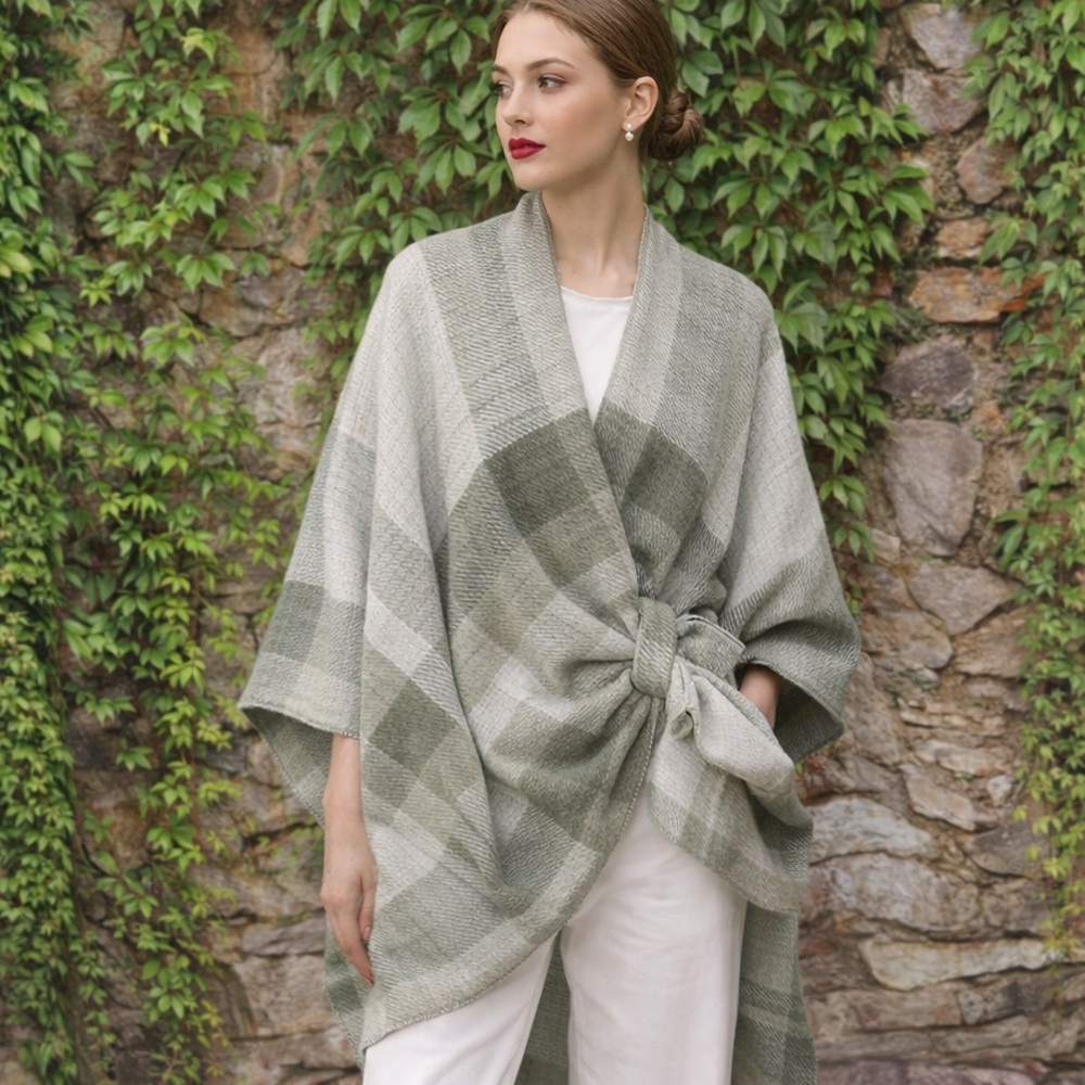 NWT WOOLRICH Quiet Luxury Reversible Sage Green Plaid Ruana/Shawl, One Size